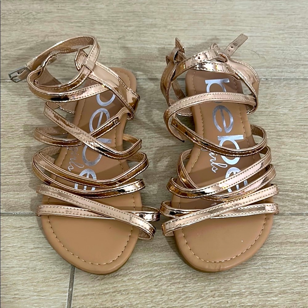 NWOT NEW bebe Girls Metallic Strappy Sandals in Rose Gold